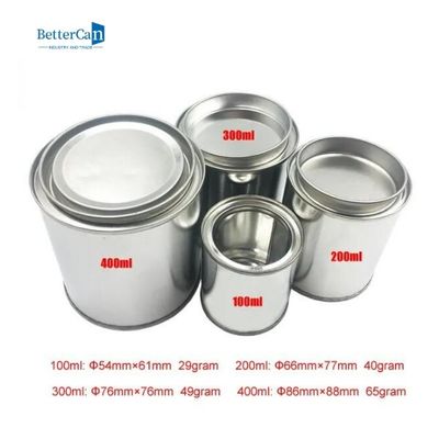 Μικρά κενά δοχεία κασσίτερου χρωμάτων 500ml γύρω από αντιδιαβρωτικό με το καπάκι μοχλών